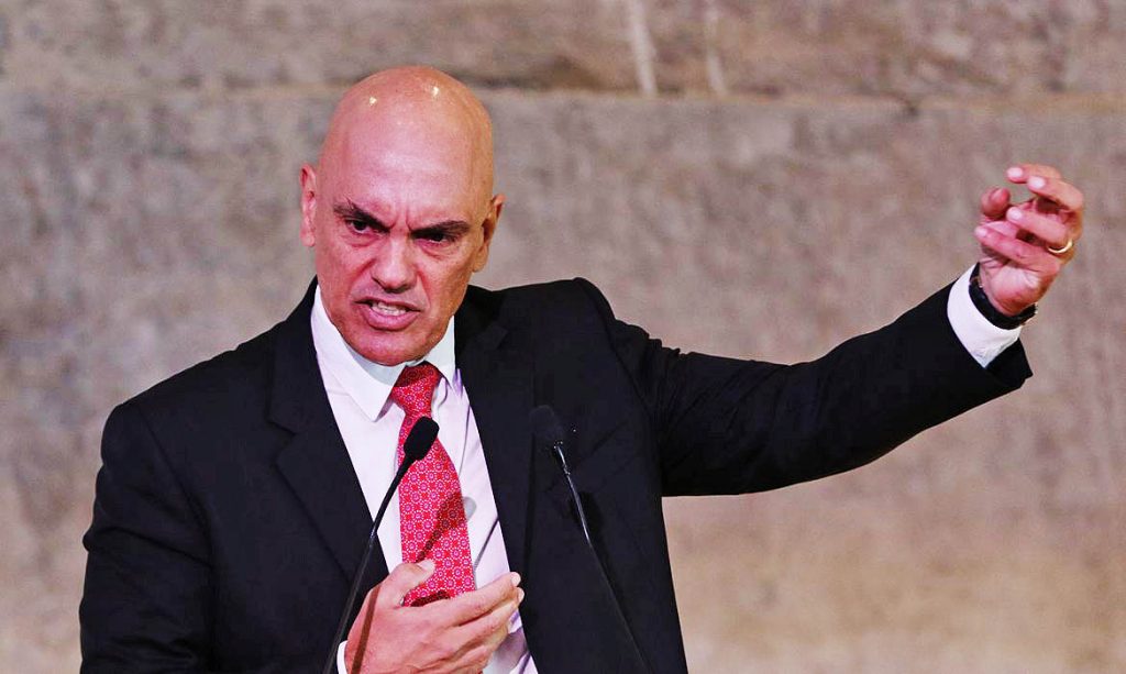 Moraes vê ‘atuação incompetente’ do GSI e manda PF tomar depoimento de G. Dias