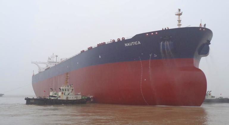 Navio da China tenta estabilizar petroleiro Safer sob risco de vazamento no Mar Vermelho