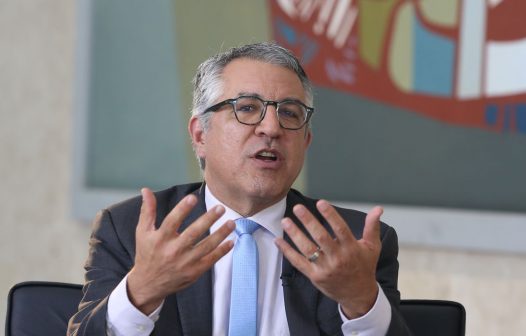 Padilha diz que ajuda à classe média beneficiará economia