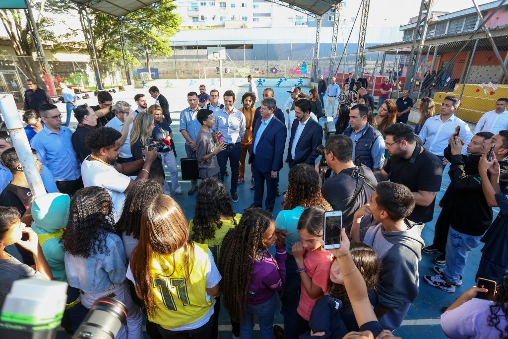 SP vai contratar psicólogos e segurança privada para escolas estaduais