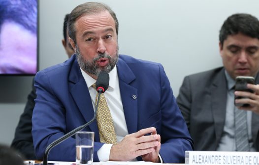 Ministro anuncia investimentos em transmissão de energia