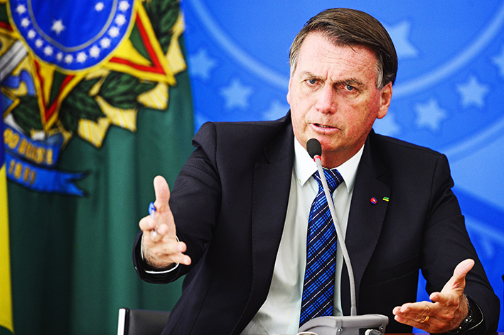 Bolsonaro manda PL votar contra remuneração de big techs por conteúdo jornalístico