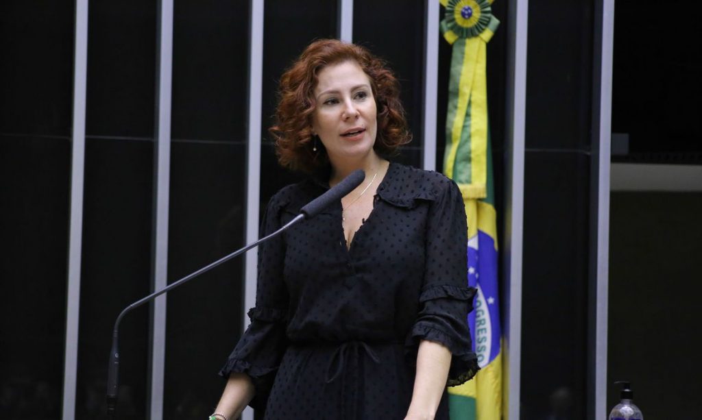 Carla Zambelli admite estar preocupada com possível cassação pelo TSE