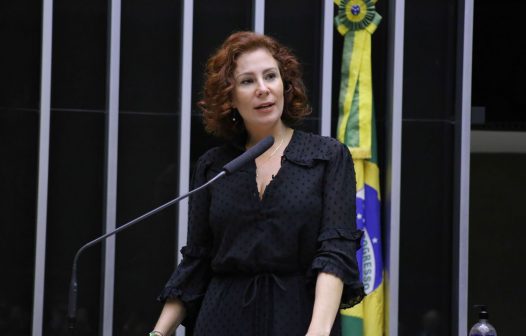 Carla Zambelli admite estar preocupada com possível cassação pelo TSE