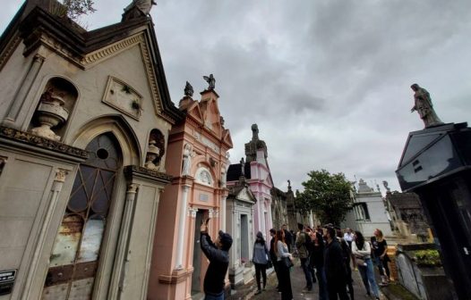 Cemitérios do país recebem visitas guiadas e viram museus a céu aberto