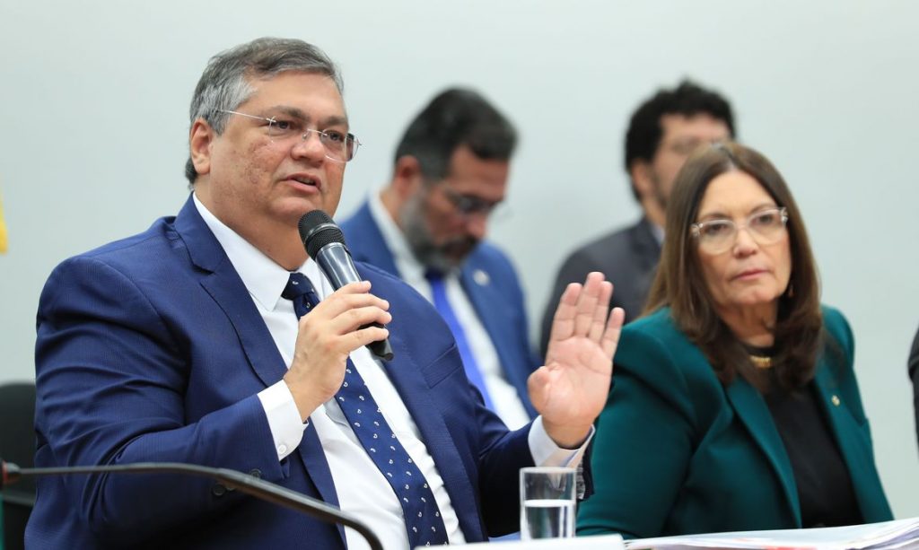 Dino diz que conspirar contra a saúde pública é corrupção gravíssima