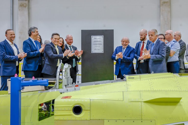 Lula <strong>inaugura linha de produção do Gripen em fábrica da Embraer</strong>