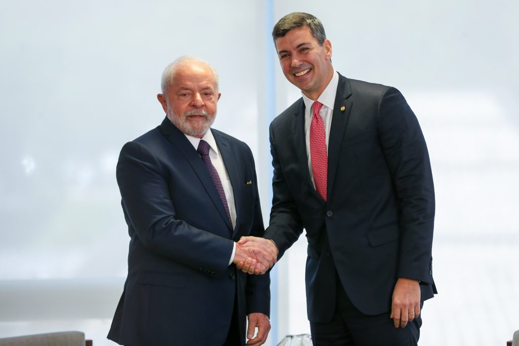 Presidente eleito do Paraguai reata relações com Maduro e apoia volta da Unasul