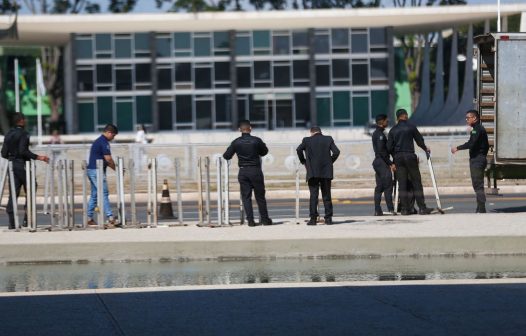 Pimenta diz que retirada de grades de proteção do Planalto foi gesto simbólico de Lula