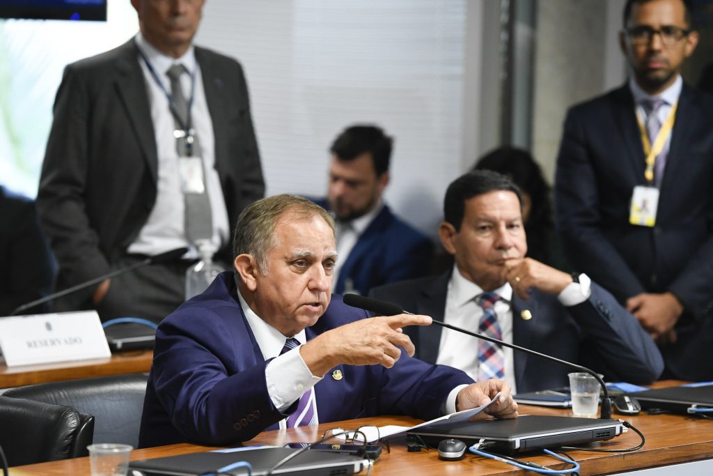 Senadores dizem que Torres chora o tempo todo e está detonado