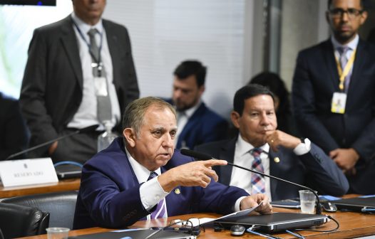 Senadores dizem que Torres chora o tempo todo e está detonado