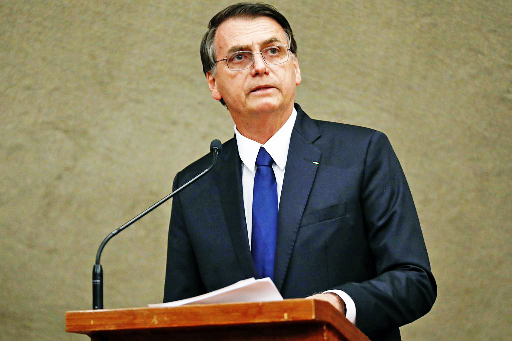 Bolsonaro espera pedido de vista para adiar decisão que pode torná-lo inelegível