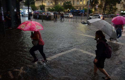 Chuva deve permanecer em São Paulo