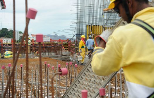 Indústria da construção está empregando mais no País