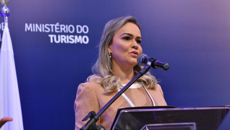 Lula mantém Daniela Carneiro no Turismo, mas aliados dão como certa a demissão da ministra