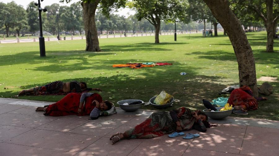 Onda de calor na Índia atinge até 44ºC e mata ao menos 96 pessoas