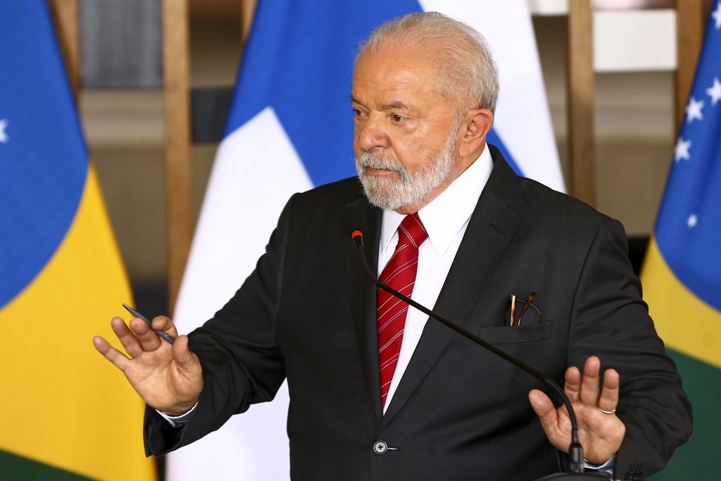 Lula descarta reforma ministerial e diz que Lira não pediu controle de pastas