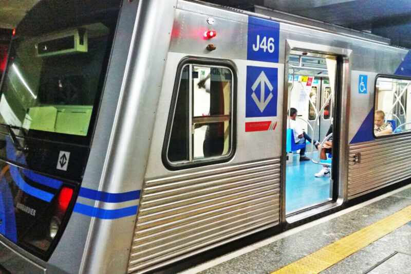 Metrô de SP recebe mutirão contra violência infantil