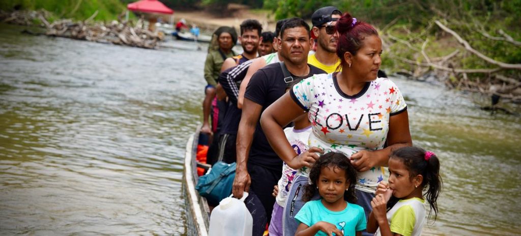 Número de pessoas deslocadas à força no mundo bate recorde de 110 milhões