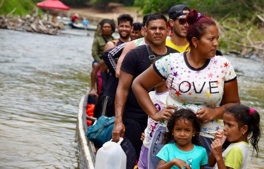 Número de pessoas deslocadas à força no mundo bate recorde de 110 milhões