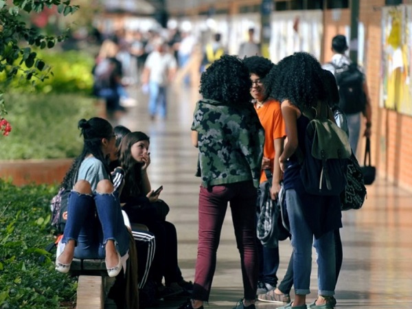 Um a cada cinco jovens brasileiros não estuda nem trabalha