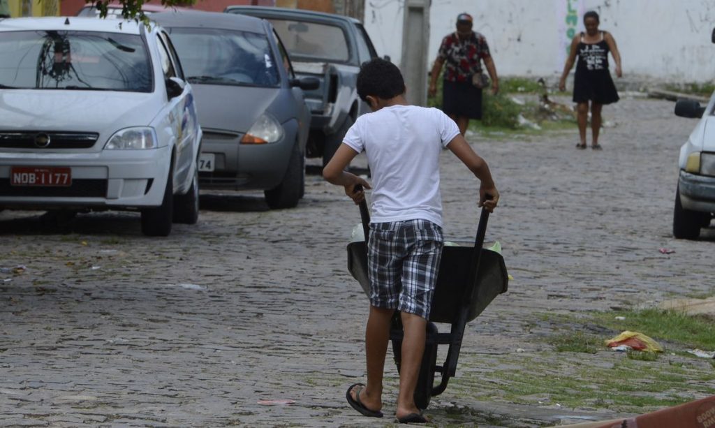 Brasil resgatou 702 crianças do trabalho infantil