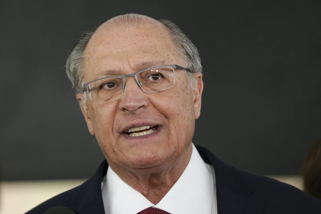 Alckmin diz que foram vendidos mais de 115 mil veículos em quatro semanas