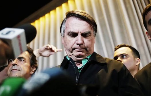 Bolsonaro reconhece inelegibilidade e diz que País ‘caminha para ditadura’