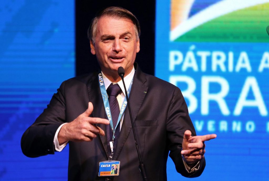 Bolsonaro posta foto para fazer campanha contra decreto anti-armas de Lula