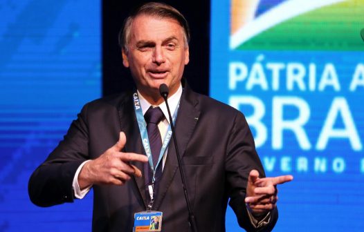 Bolsonaro posta foto para fazer campanha contra decreto anti-armas de Lula