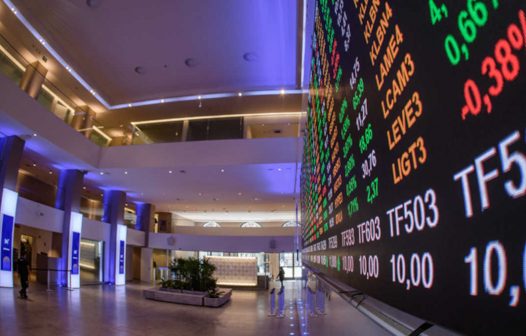 Ibovespa cai 0,25% com agenda e giro ainda fracos