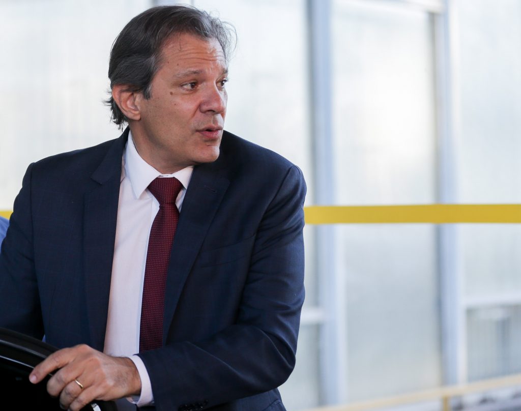 Haddad: ‘Fogo amigo e inimigo diminuiu, e estou me sentindo menos na frigideira’