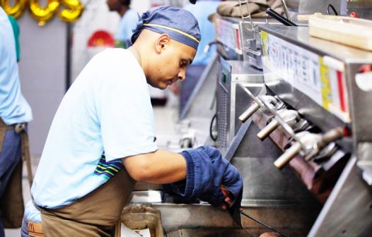 TST condena McDonald’s em R$ 2 milhões por trabalho em chapas e fritadeiras