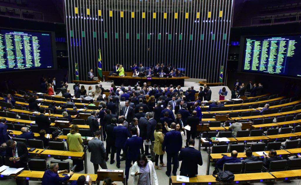 Câmara aprova texto-base da reforma tributária em primeiro turno