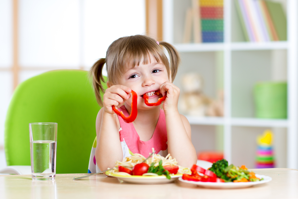 O papel da alimentação no desenvolvimento infantil e adolescente