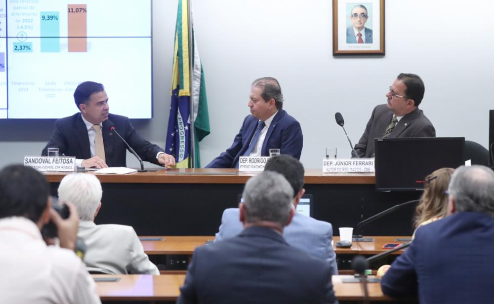 Diretor da Aneel defende apoio do Congresso para redução de tarifa de energia no Pará