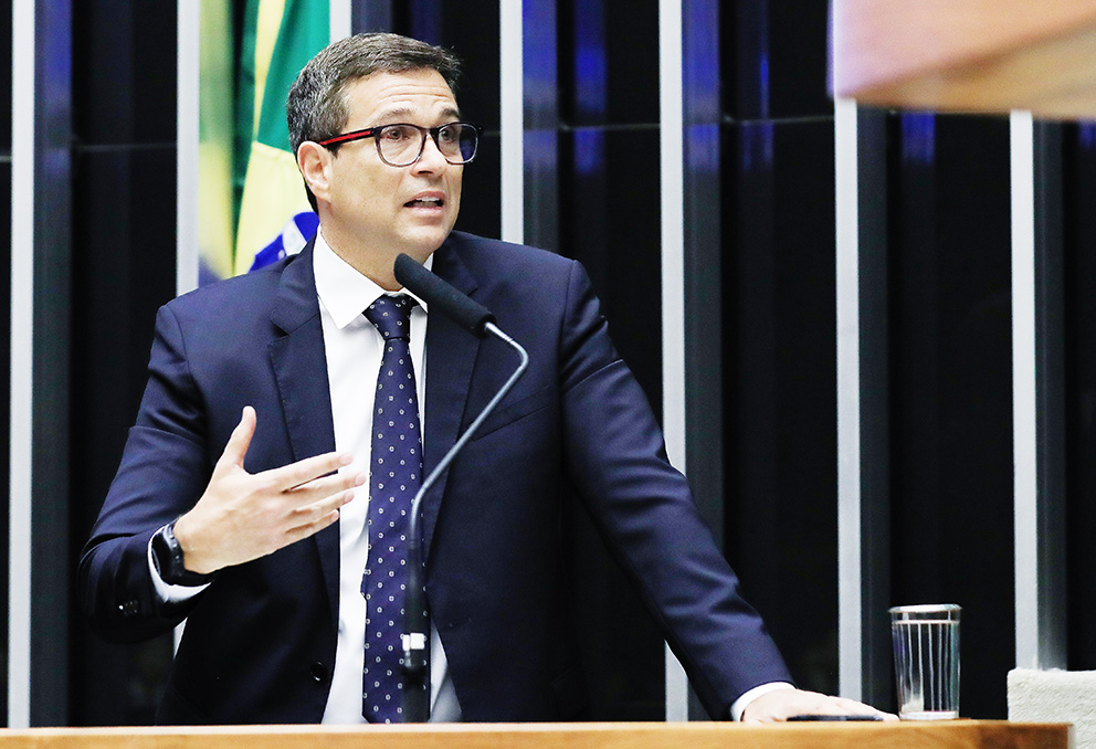 Campos Neto defende aumento em preço de combustíveis