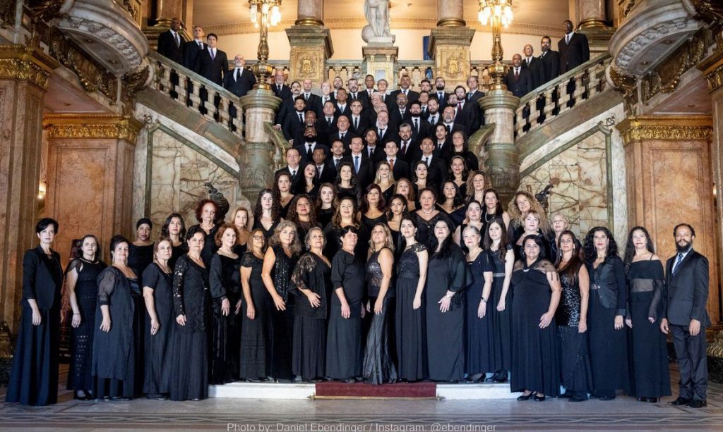 Coro do Theatro Municipal do RJ faz 90 anos e busca popularização