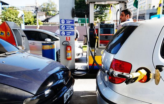 Preço da gasolina sobe para R$ 2,93 por litro nas refinarias