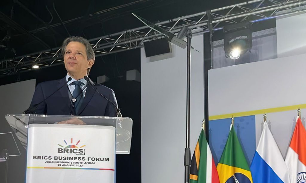 Haddad diz que governo fez proposta de garantia em yuan para exportações à Argentina