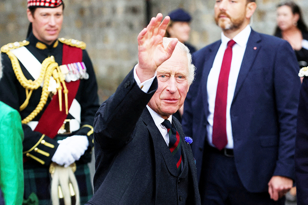 Charles III se torna primeiro monarca britânico a discursar no Parlamento francês