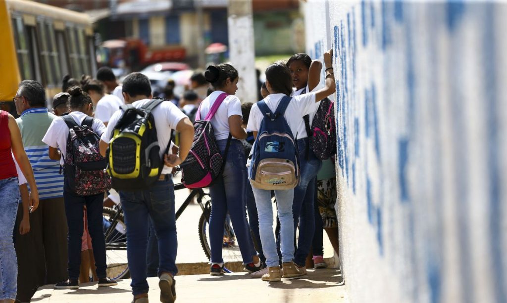 Calor forte em SP faz escolas mudarem educação física e até cardápio