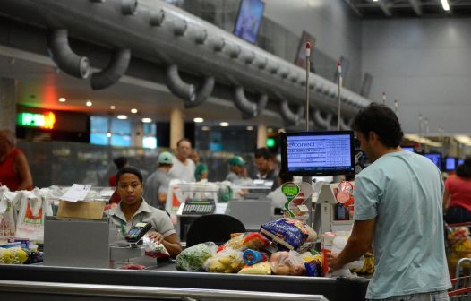 Mercado eleva previsão de inflação para 4,93% este ano