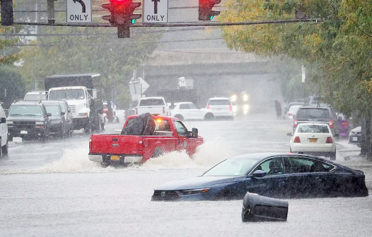 Chuva intensa inunda ruas de Nova York e deixa cidade em estado de emergência