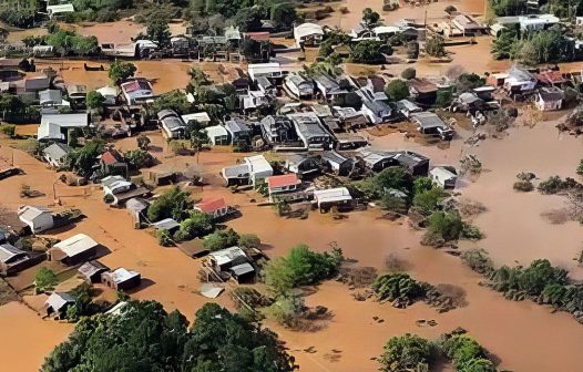 Ministros visitam regiões afetadas por tempestades no RS