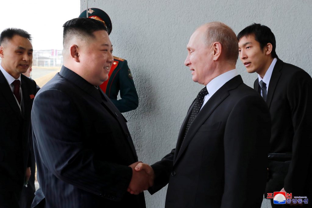 Kim Jong-un se encontra com Putin na Rússia