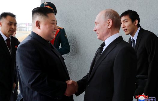 Kim Jong-un se encontra com Putin na Rússia