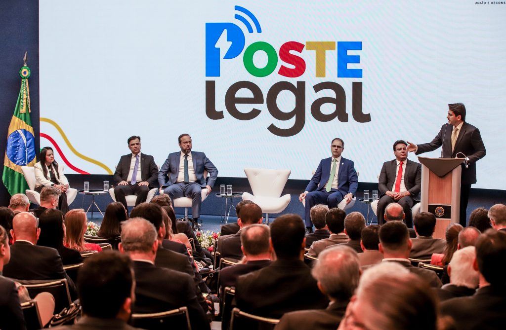 Governo cria normas para compartilhamento de postes de energia