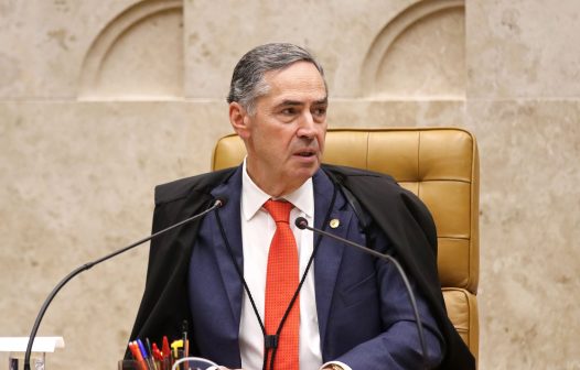 Barroso completa um mês na presidência do STF e faz afagos ao Congresso