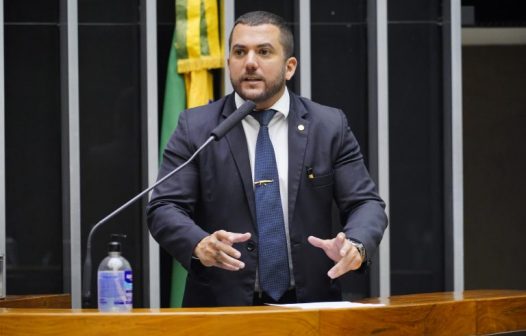 Deputado não demite assessor que se envolveu em confusão